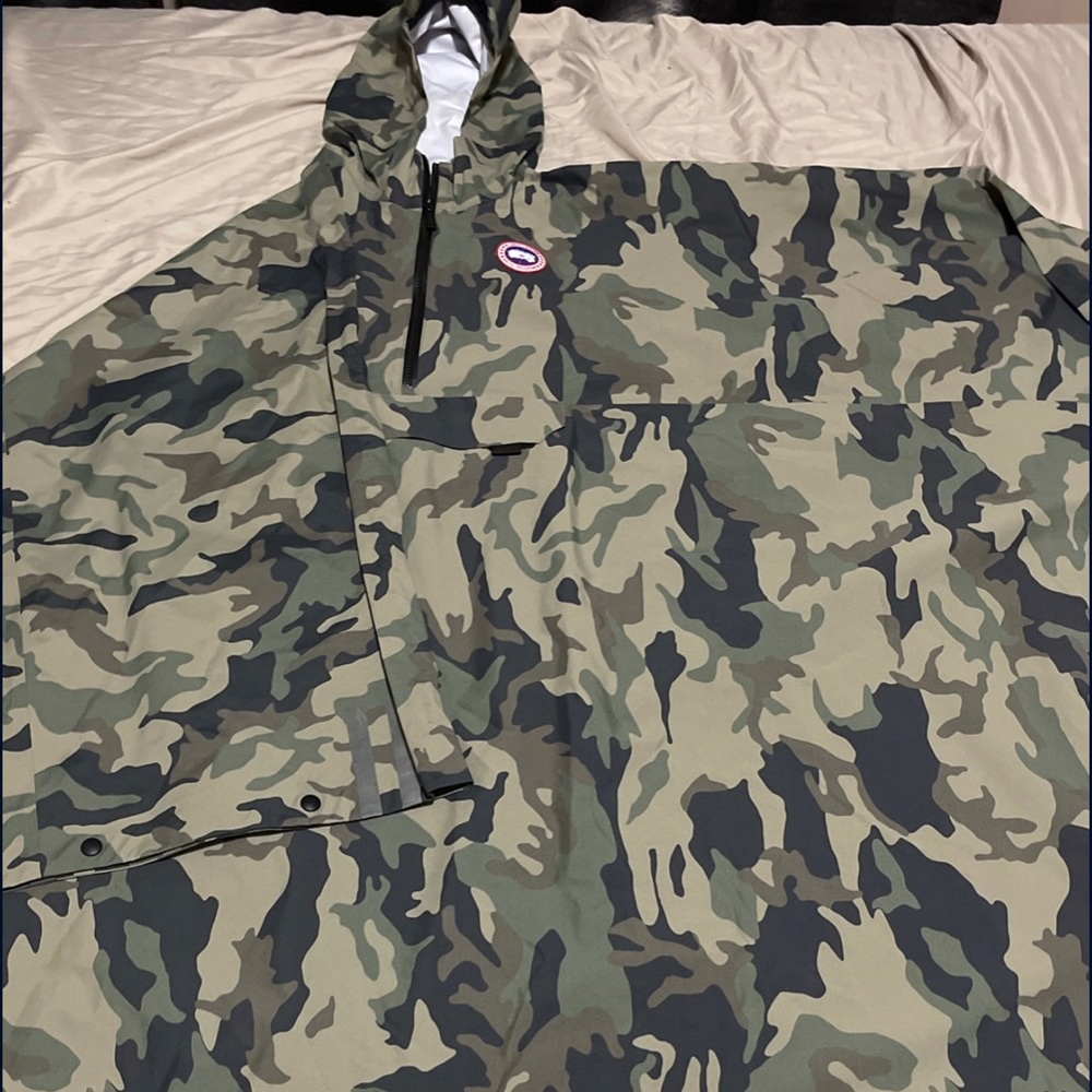 Camouflaged ponch